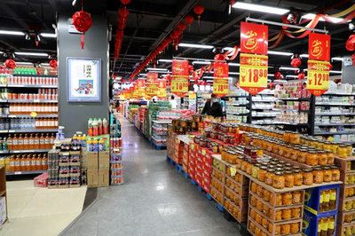 超市貨物供應量充足。玉樹州委宣傳部供圖
